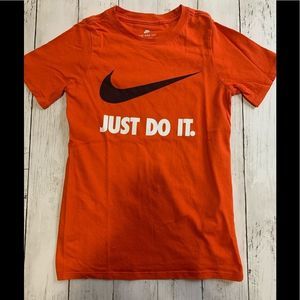 Nike T-shirt SZ Small